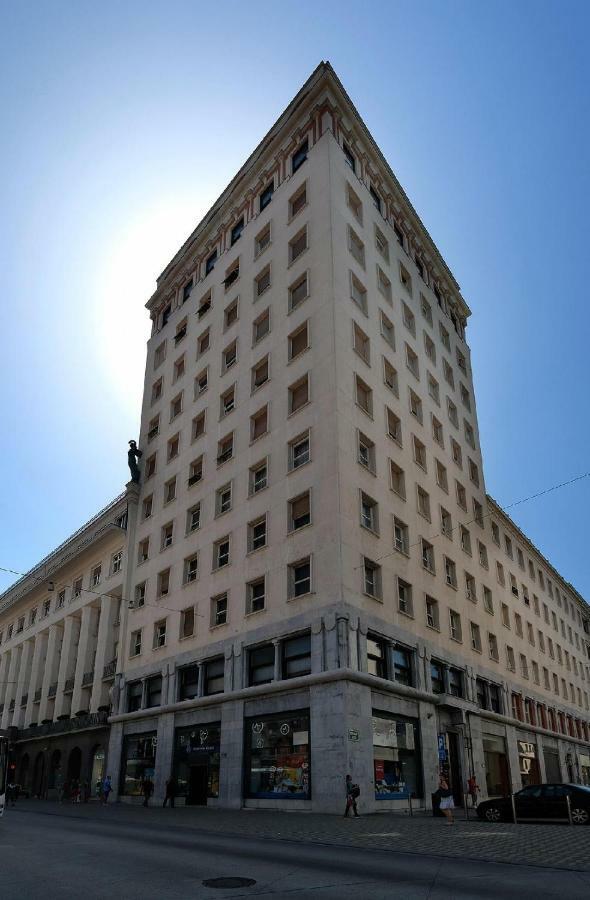 Lawyers Loft In Heritage Skyscraper 卢布尔雅那 外观 照片